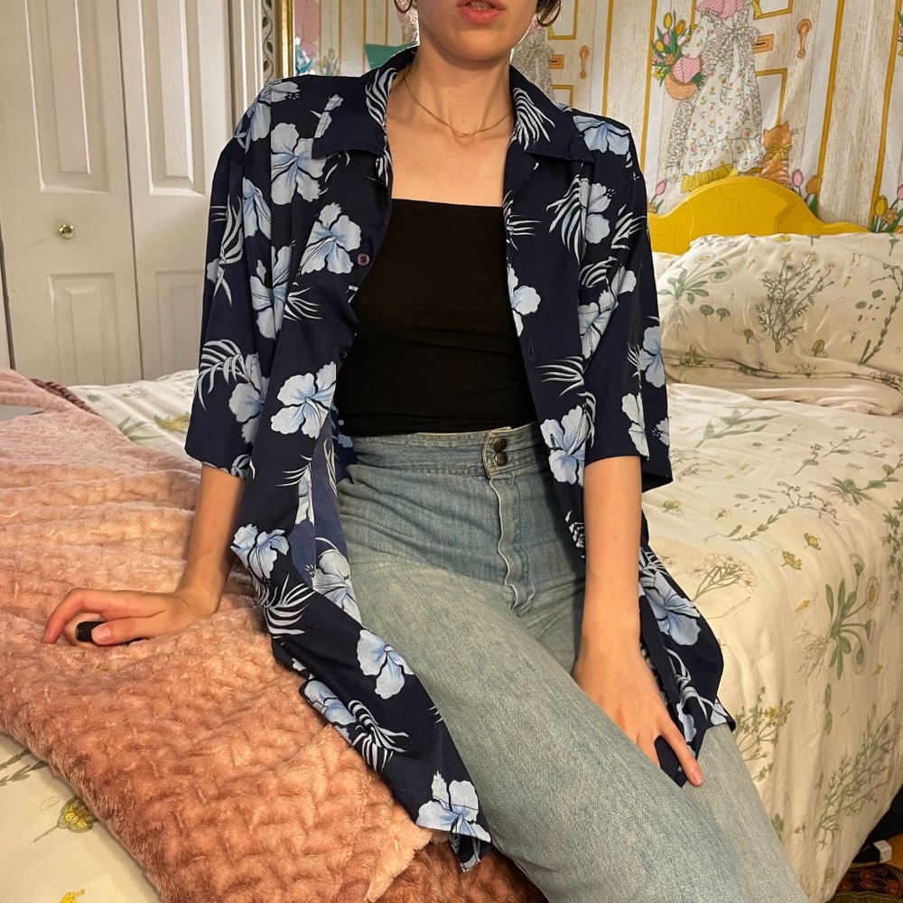 Mens XL navy blue hawaiian button up shirt!